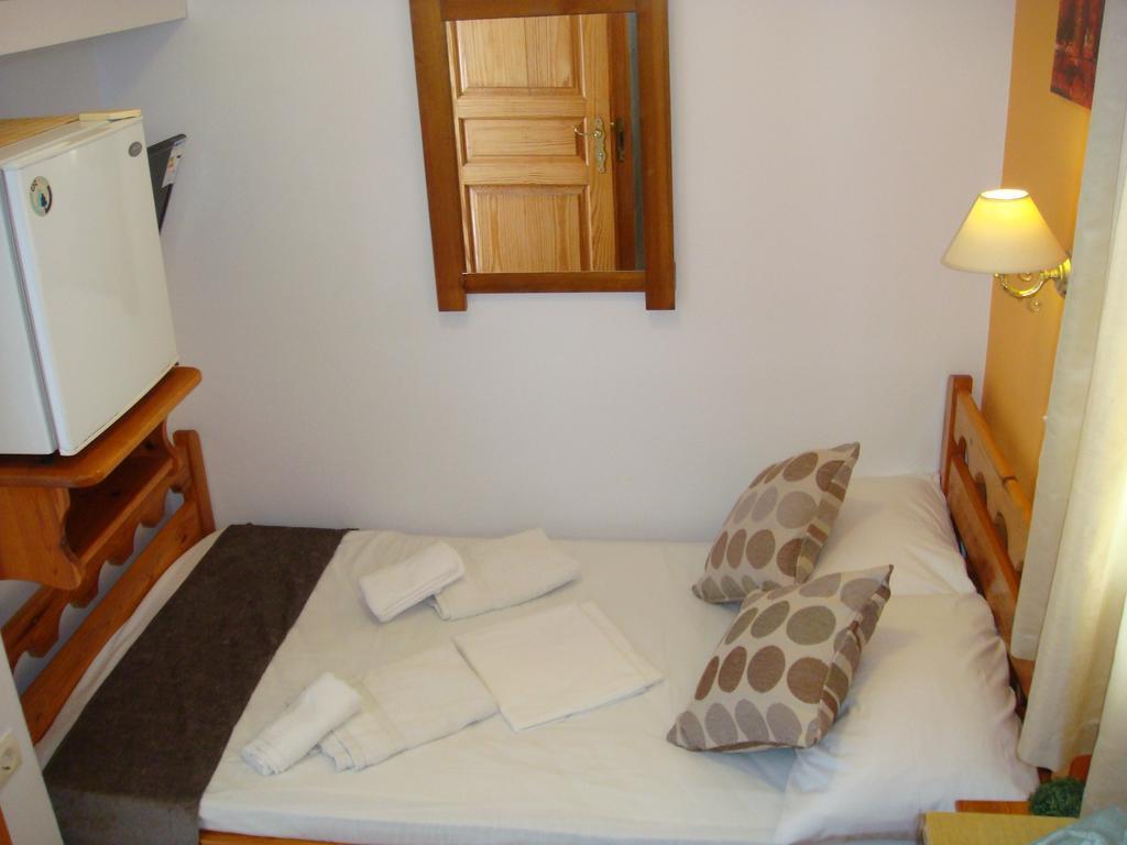 Boussetil Rooms Capanmat Тинос Экстерьер фото