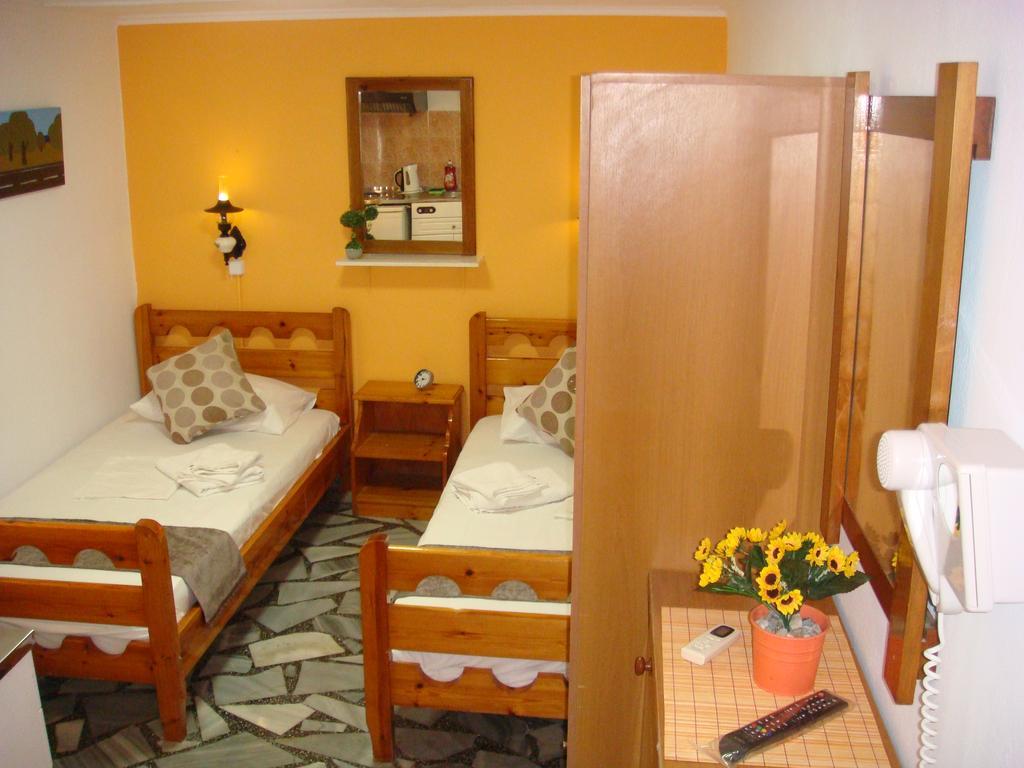 Boussetil Rooms Capanmat Тинос Экстерьер фото
