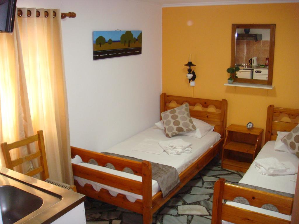 Boussetil Rooms Capanmat Тинос Экстерьер фото